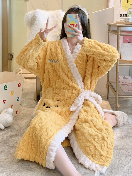 Пухен дамски халат с бродерия -няколко цвята