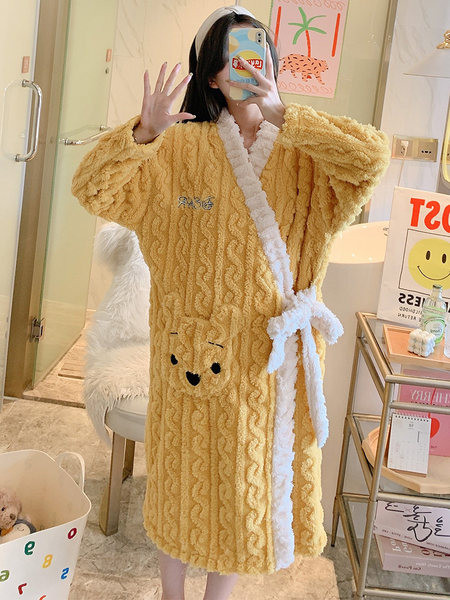 Пухен дамски халат с бродерия -няколко цвята