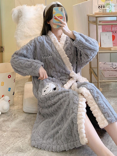 Пухен дамски домашен халат с бродерия