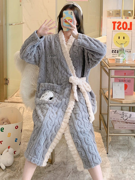 Пухен дамски домашен халат с бродерия