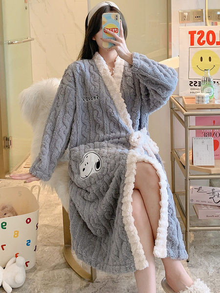 Пухен дамски домашен халат с бродерия