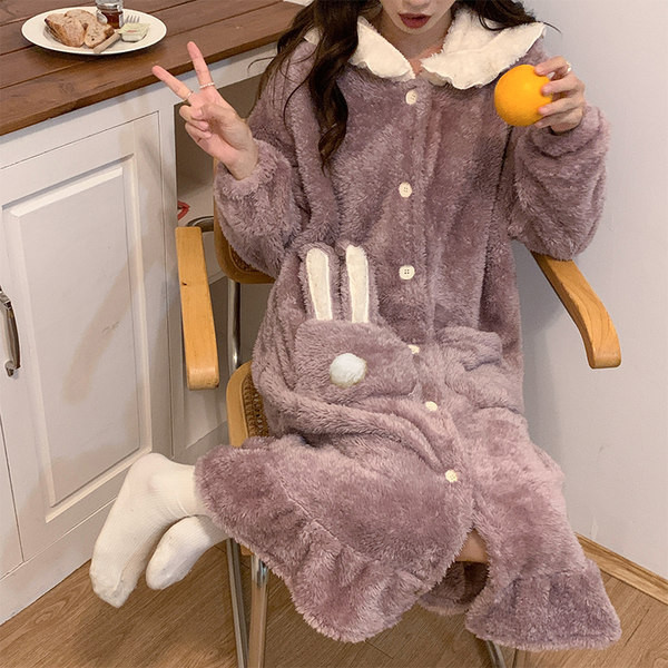 Плюшен дамски халат с копчета и качулка