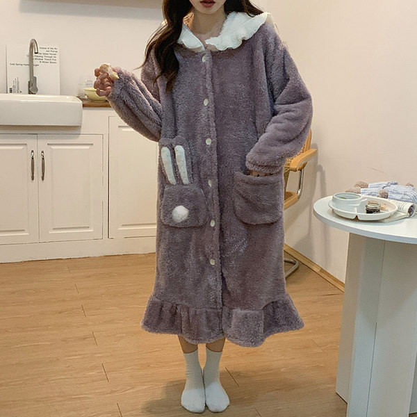 Плюшен дамски халат с копчета и качулка