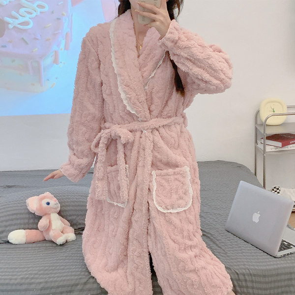 Широк поларен халат с джоб и дантела