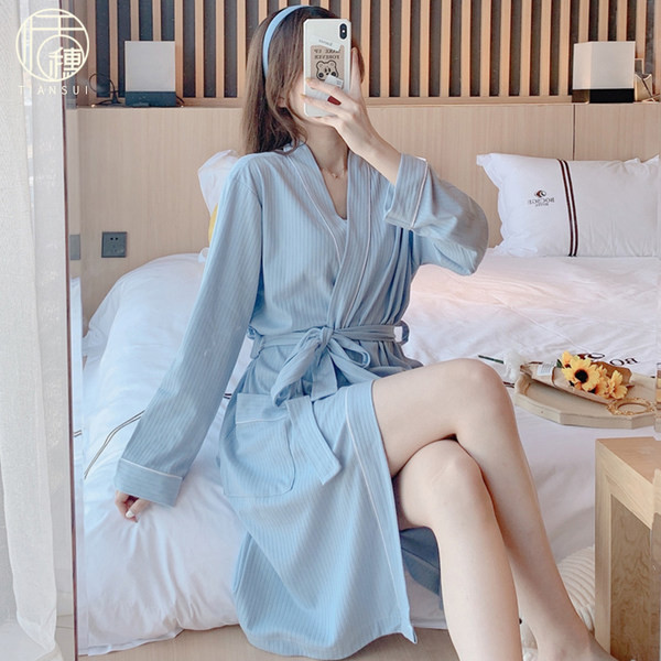 Ежедневен модел дамски халат с джоб