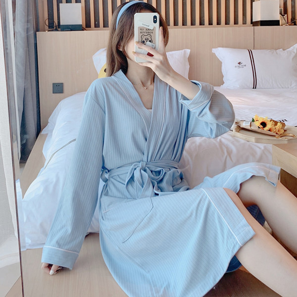 Ежедневен модел дамски халат с джоб