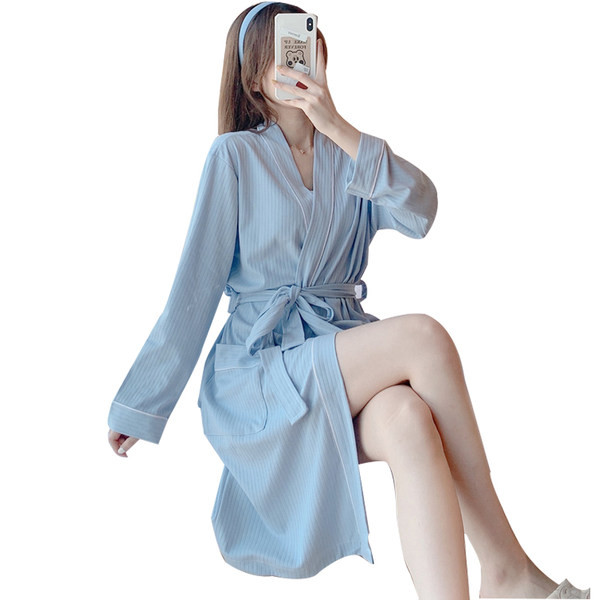 Ежедневен модел дамски халат с джоб