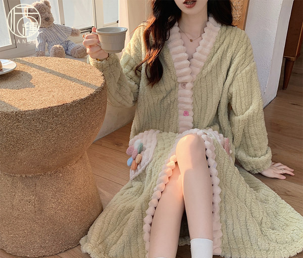 Дамски халат закопчаване с копчета и щампа