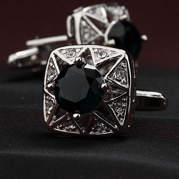 Férfi mandzsettagombok díszítő kövekkel