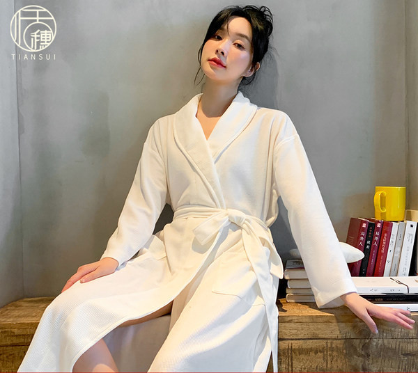 Lezser stílusú fürdőköpeny zsebbel