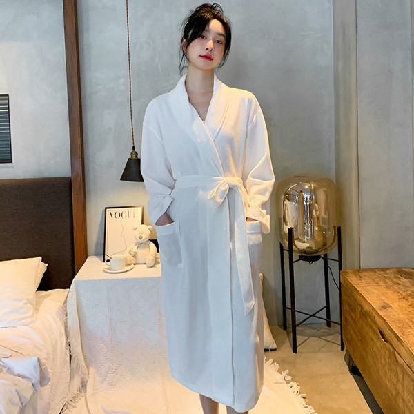 Lezser stílusú fürdőköpeny zsebbel