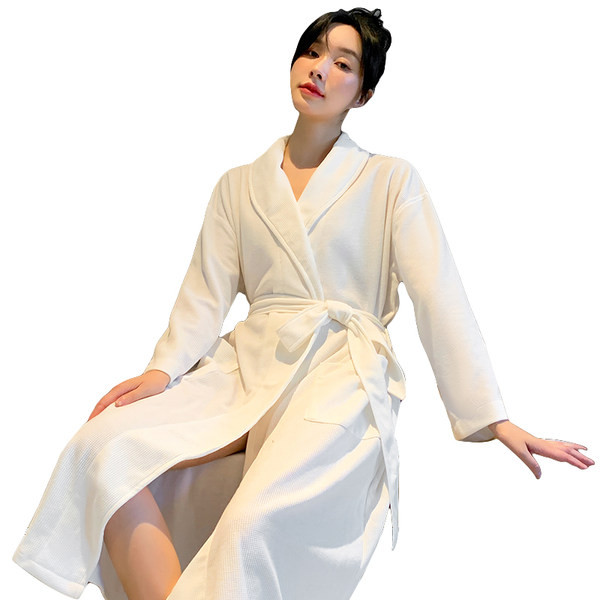 Lezser stílusú fürdőköpeny zsebbel