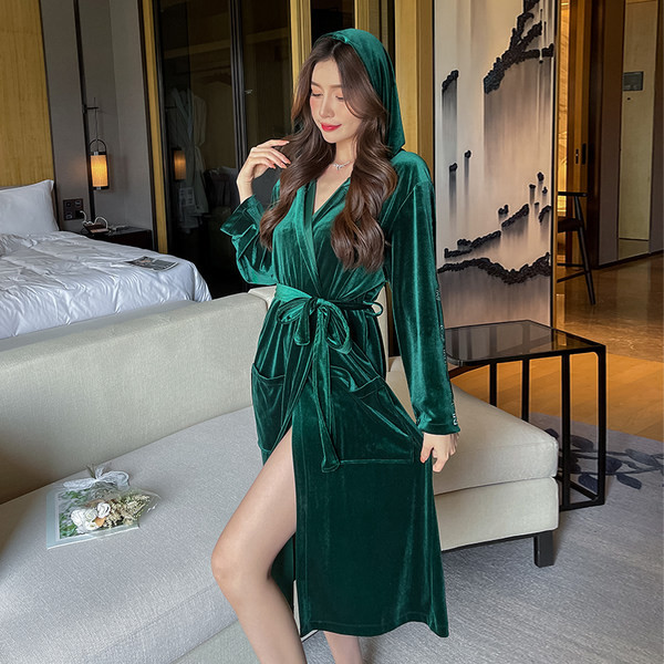 Дамски халат с качулка в три цвята 