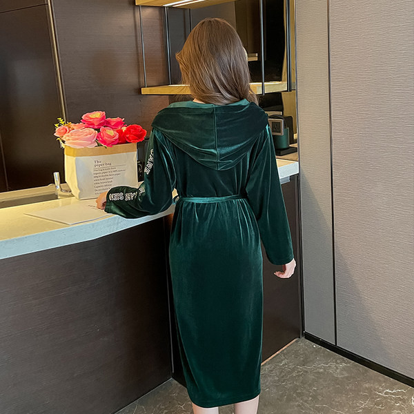 Дамски халат с качулка в три цвята 