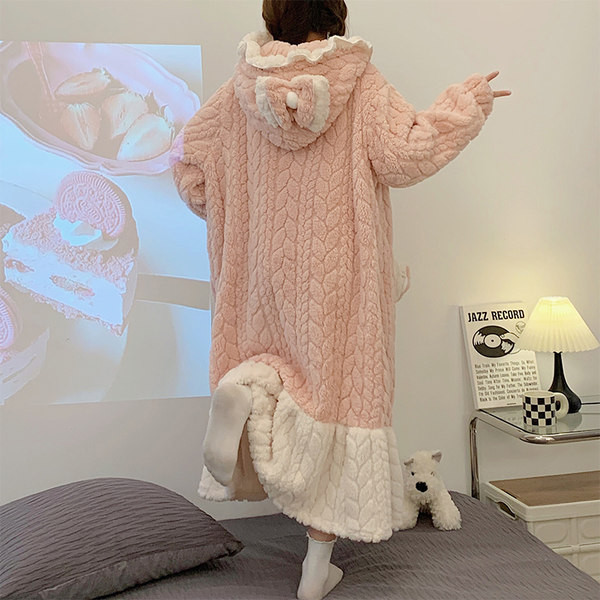 Дамски халат с връзки и джоб