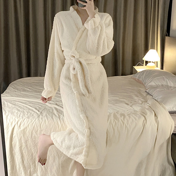 Дамски плюшен халат с джоб