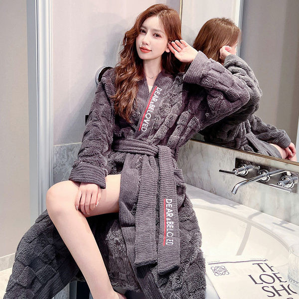 Ежедневен модел дамски халат с джоб и колан