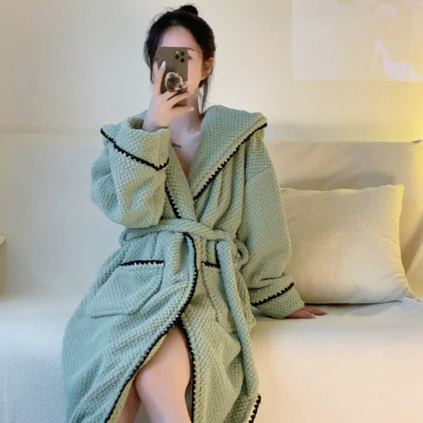 Дамски халат с качулка в два цвята 