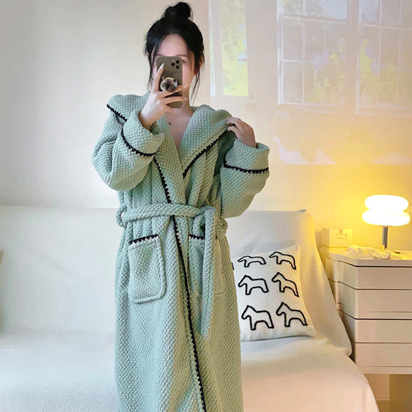 Дамски халат с качулка в два цвята 