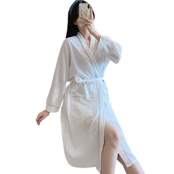 Дамски халат с колан в различни цветове 