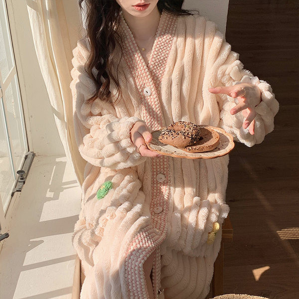 Női plüss köntös gombokkal