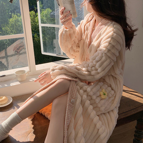 Női plüss köntös gombokkal