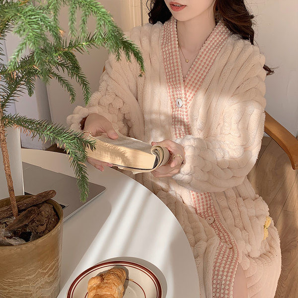 Női plüss köntös gombokkal