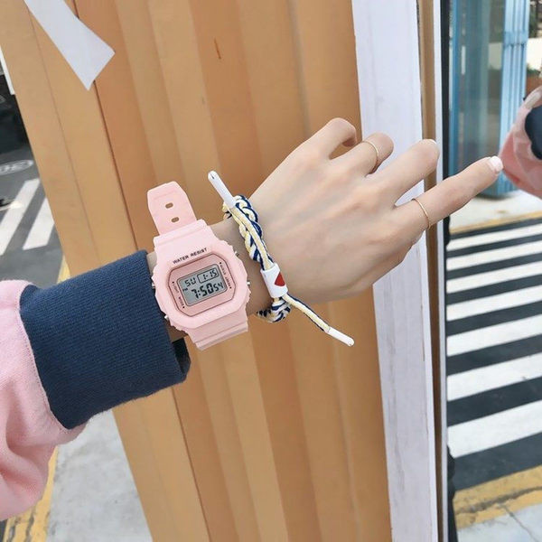 Детски електронен часовник в няколко цвята 