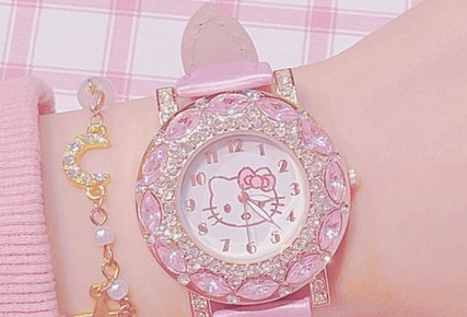 Детски часовник с декоративни камъни