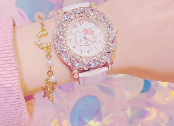 Детски часовник с декоративни камъни