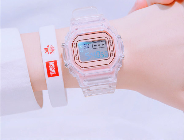 Детски часовник с квадратен циферблат и силиконова каишка