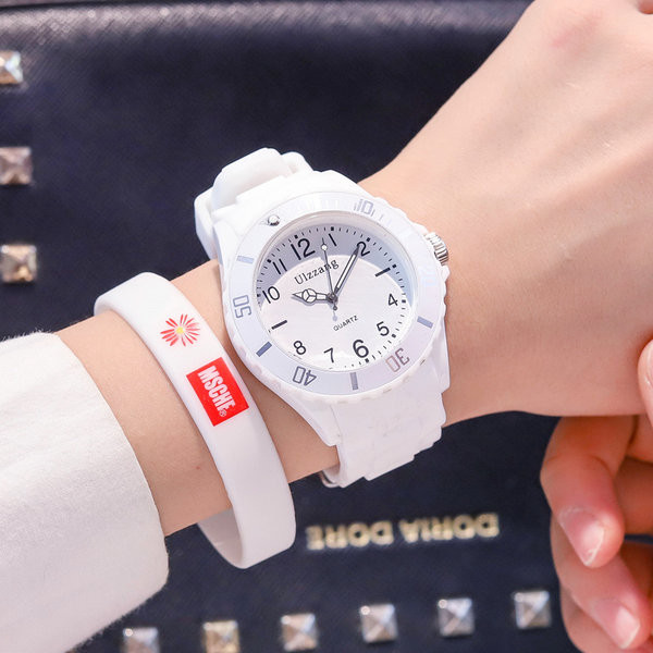 Детски ръчен часовник в няколко цвята 