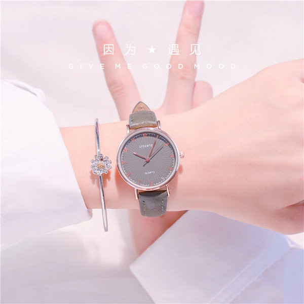 Детски водоустойчив часовник с каишка от еко кожа