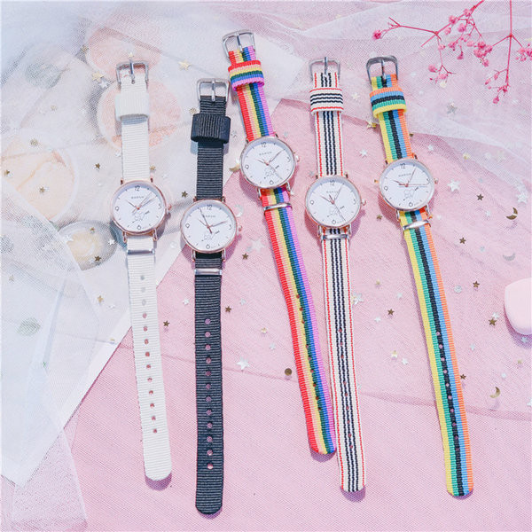 Детски часовник с каишка от канава