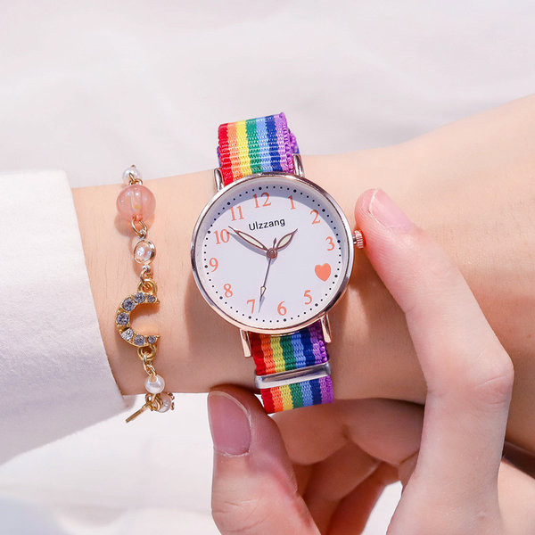 Ежедневен детски часовник в различни цветове 