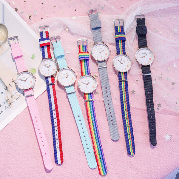 Ежедневен детски часовник в различни цветове 