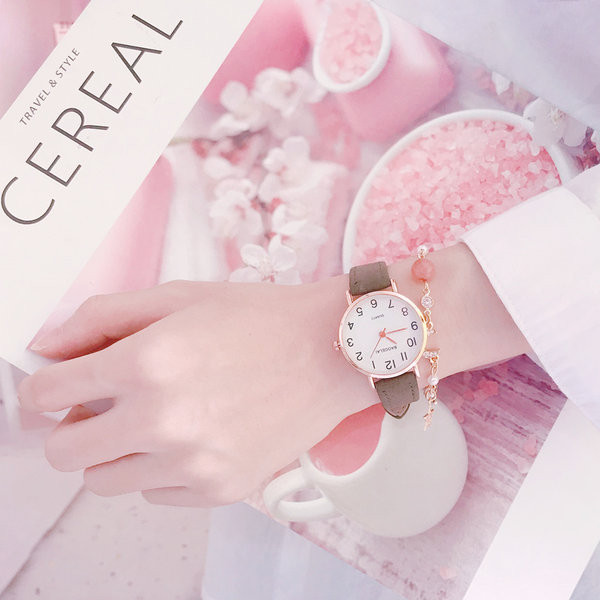 Водоустойчив часовник с каишка от еко кожа и кръгъл циферблат