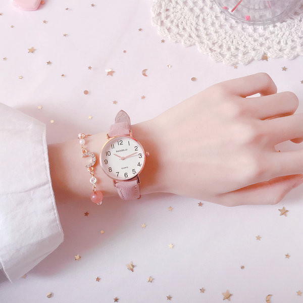 Водоустойчив часовник с каишка от еко кожа и кръгъл циферблат