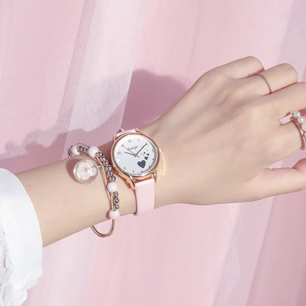 Ежедневен часовник с каишка от еко кожа и кръгъл циферблат