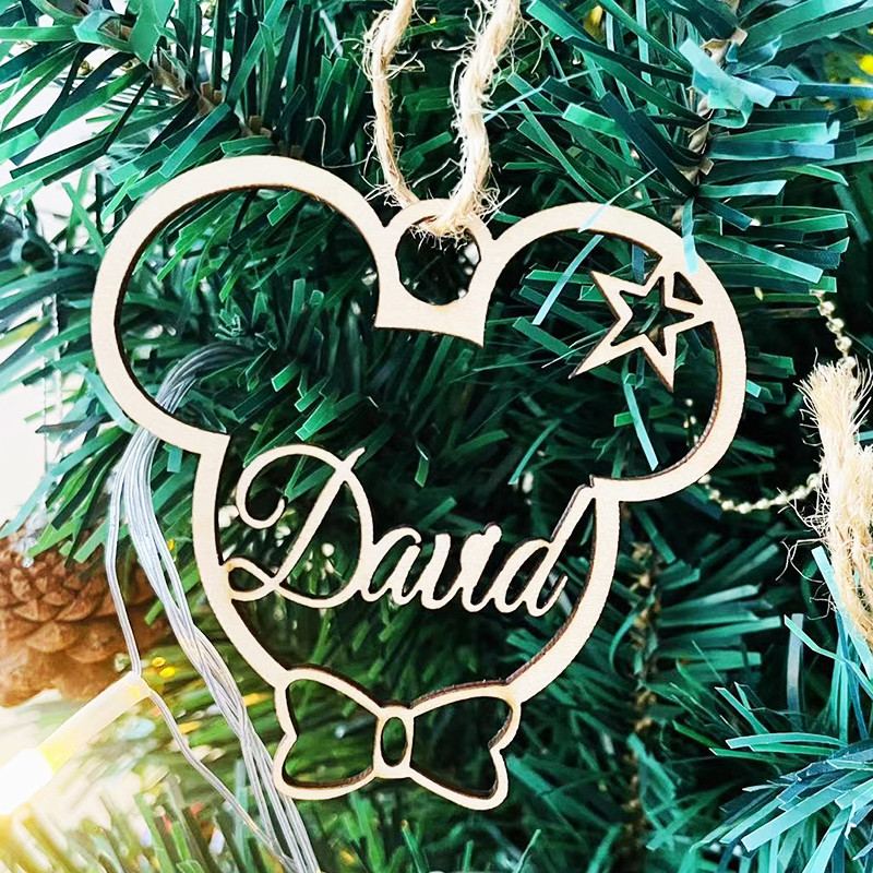 Персонализирана коледна топка снежинка Персонализирани лазерно изрязани безделници Различни имена Орнамент Коледна украса Дърво Дървени етикети