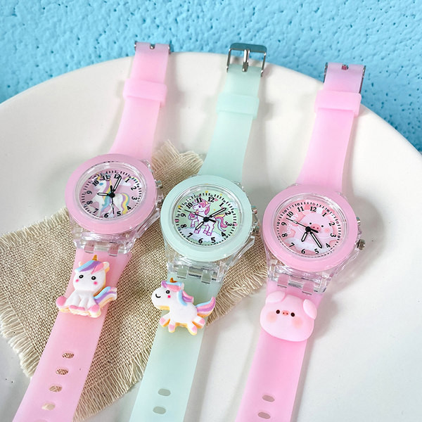 Детски часовник с 3D апликация 