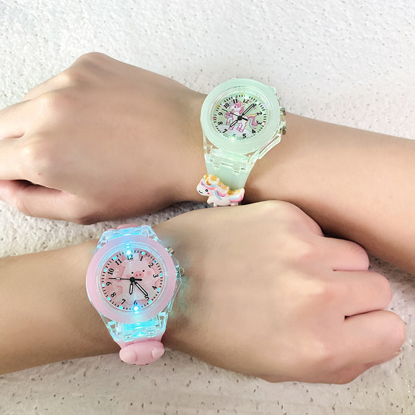 Детски часовник с 3D апликация 