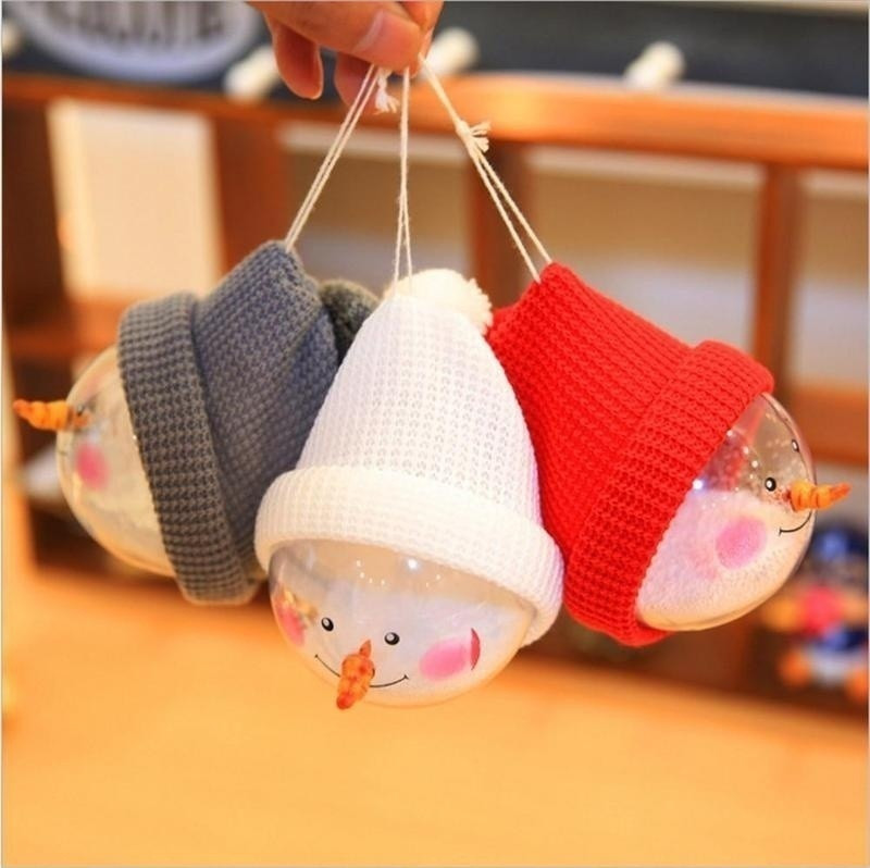 Lumememm läbipaistev pall silmkoelise mütsiga jõulupuu kodukaunistusega kingitused