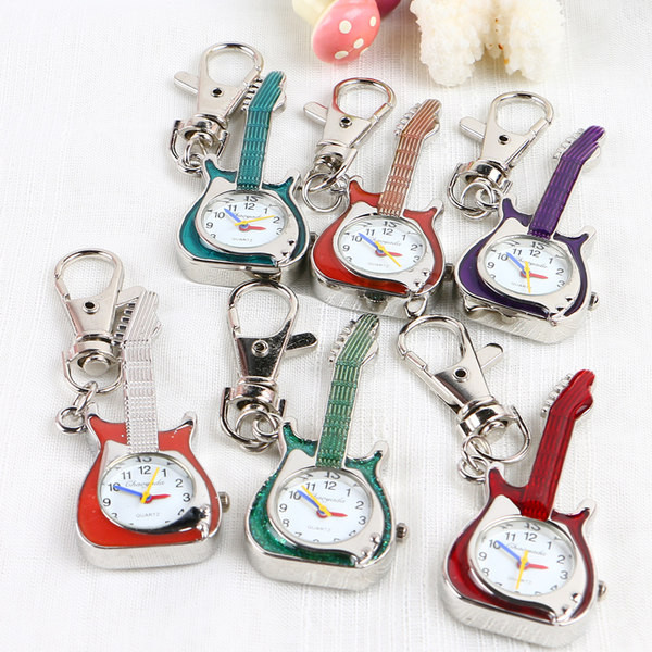 Детски часовник тип ключодържател с форма на китара