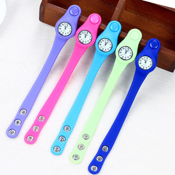 Ежедневен детски  часовник със силиконова каишка