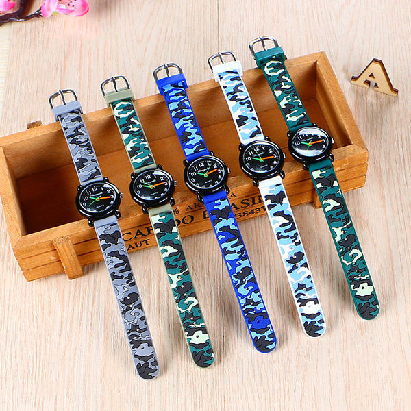Детски водоустойчив часовник с камуфлажна каишка