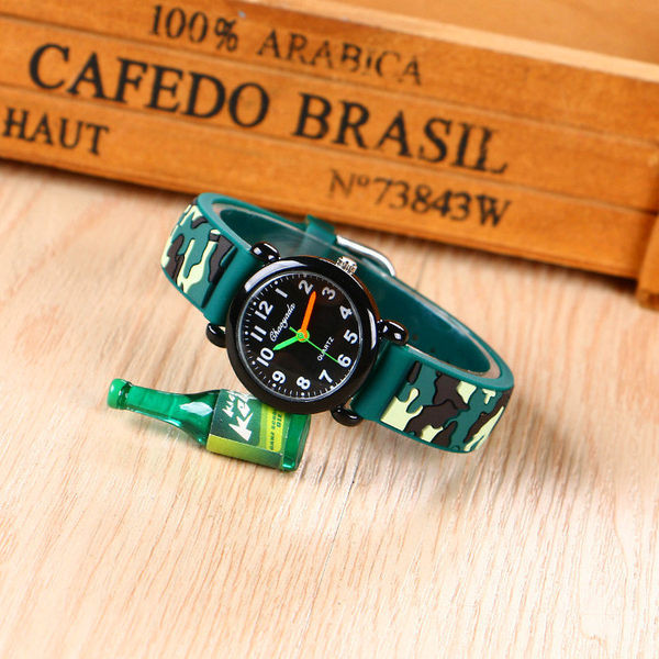 Детски водоустойчив часовник с камуфлажна каишка