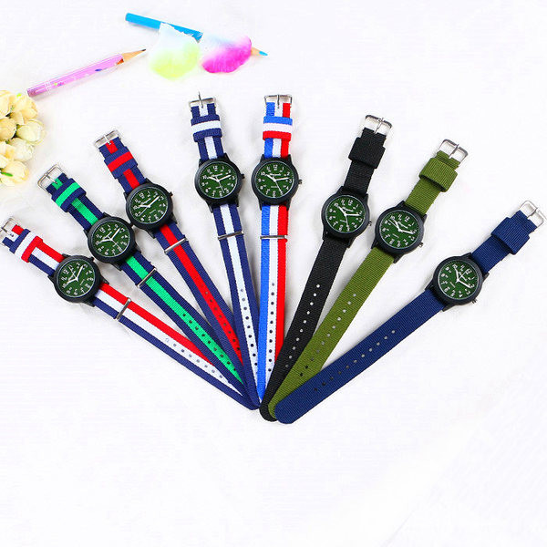 Детски ежедневен часовник с каишка от канава