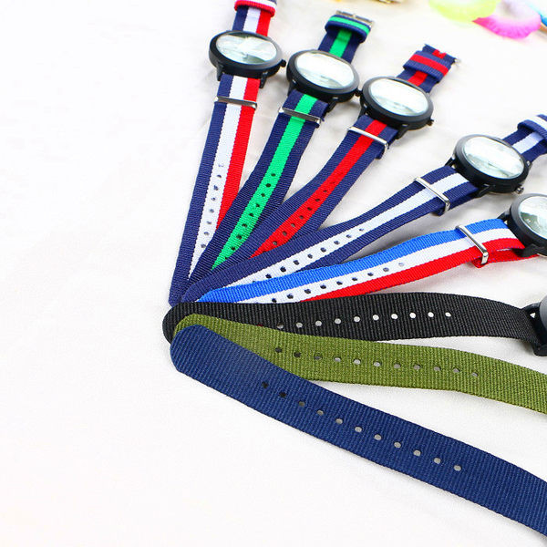 Детски ежедневен часовник с каишка от канава