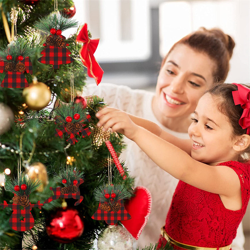 10PCS 8CM Buffalo Red Black Kared Коледни дървени орнаменти Дървени резени с въжета за Направи си сам Коледен висящ декор